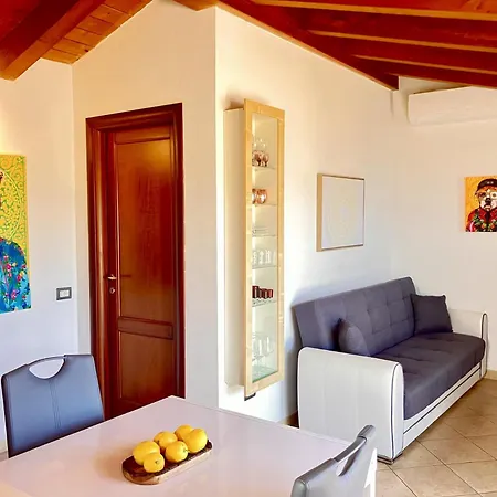 Attico Con Ampio Terrazzo E Vista Mozzafiato Vicino Il Mare *