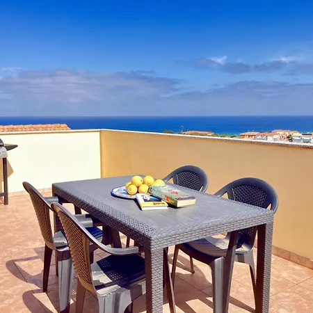 Attico Con Ampio Terrazzo E Vista Mozzafiato Vicino Il Mare Apartment