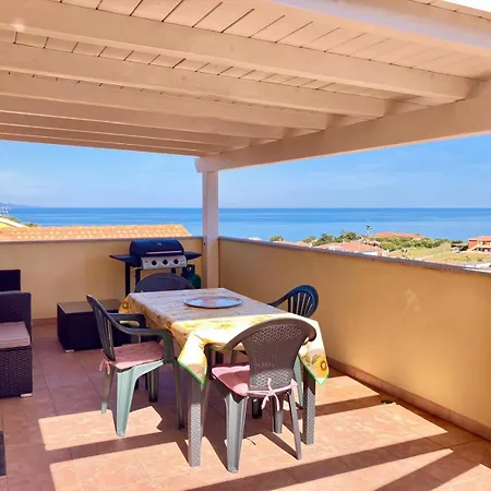 Attico Con Ampio Terrazzo E Vista Mozzafiato Vicino Il Mare