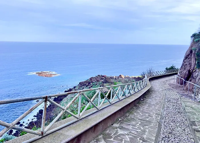 Attico Con Ampio Terrazzo E Vista Mozzafiato Vicino Il Mare