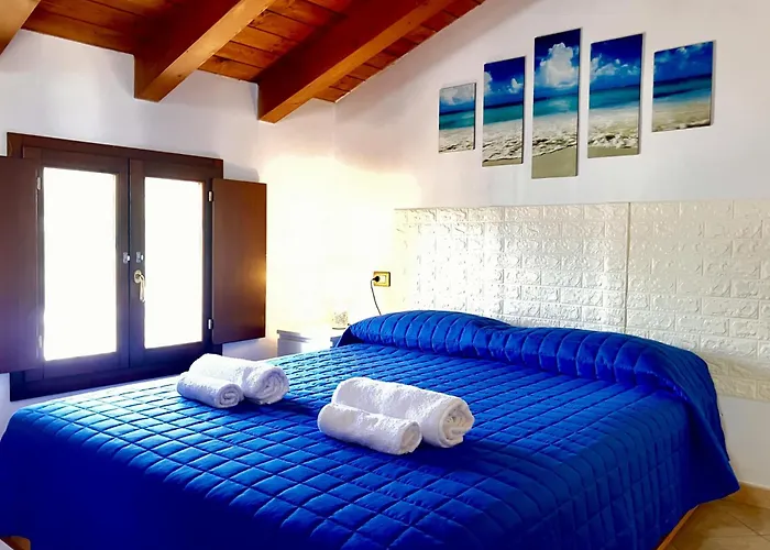 Attico Con Ampio Terrazzo E Vista Mozzafiato Vicino Il Mare