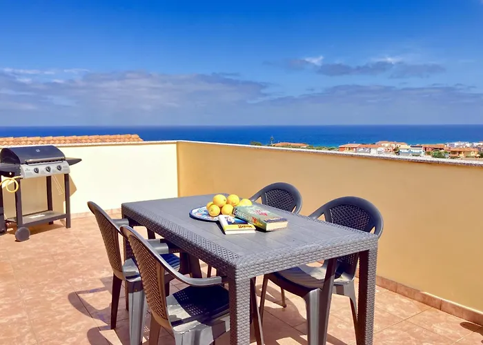 Attico Con Ampio Terrazzo E Vista Mozzafiato Vicino Il Mare Lejlighed